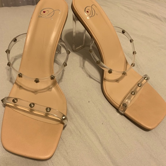 Shoes Clear - Picture 3 of 3